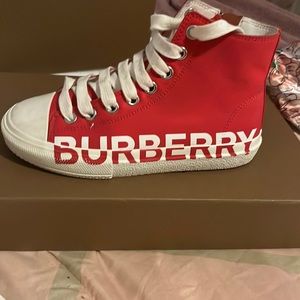 Burberry kid shoe